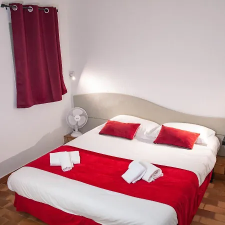 Marina Club Hotell 2*