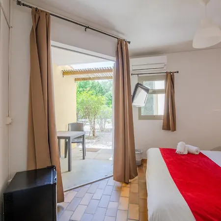 Marina Club Hotell 2*