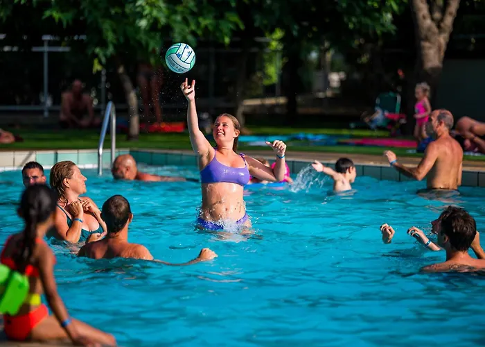 Marina Club Hotel 2*