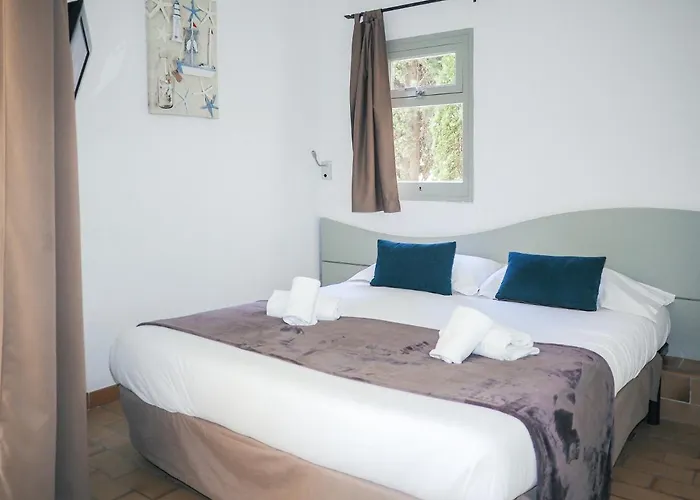 Marina Club Hotel 2*