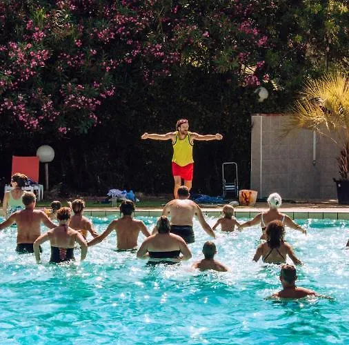 Marina Club Hotel 2*