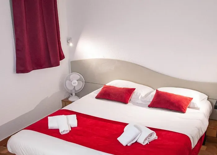 Marina Club Hotel 2*