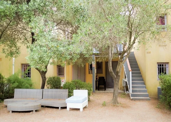 Marina Club Hotel 2*