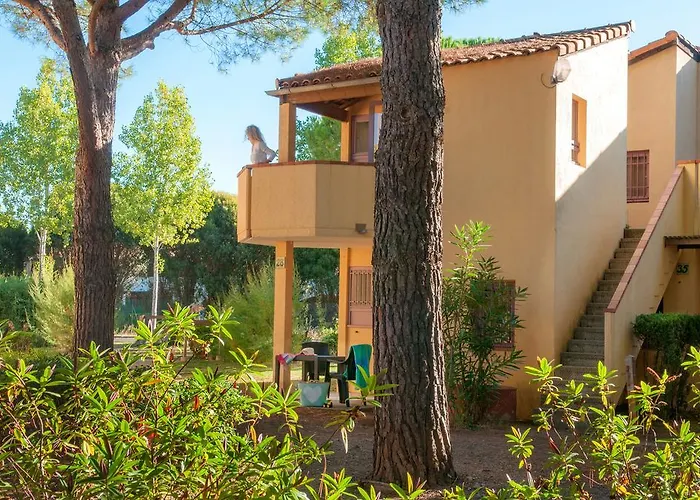 Marina Club Hotel 2*