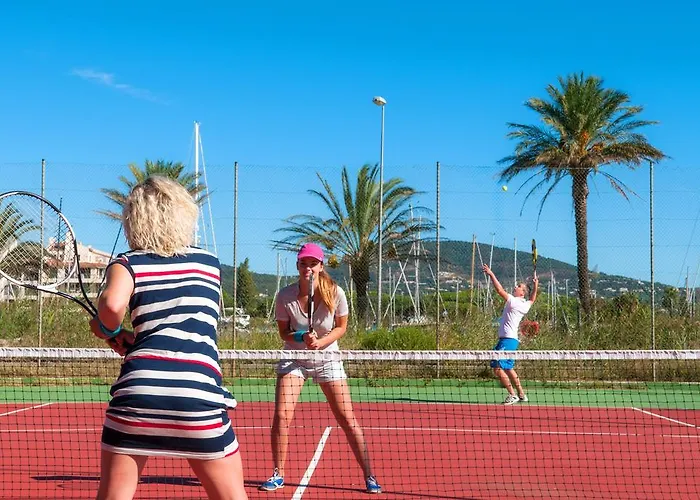 Marina Club