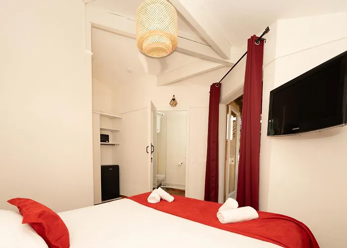 Marina Club Hotel 2*